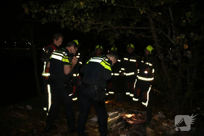 Hoopje koperdraden in brand