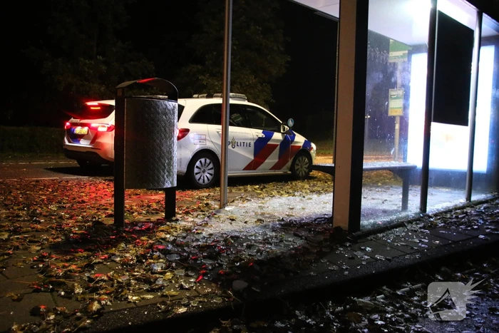 Politie zoekt getuigen na vernieling meerdere bushokjes