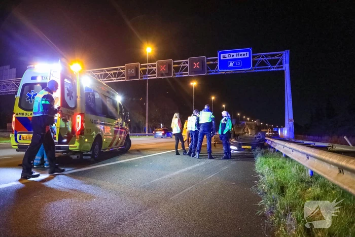 Personenauto belandt ondersteboven door ongeval