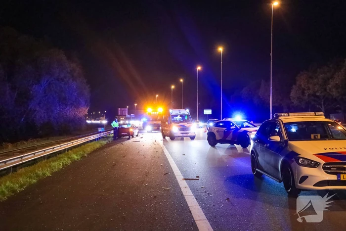 Personenauto belandt ondersteboven door ongeval