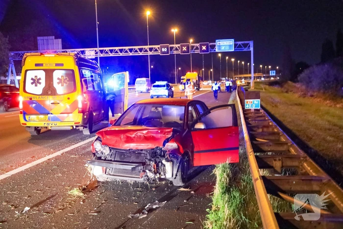 Personenauto belandt ondersteboven door ongeval