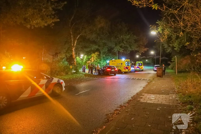Personenauto in botsing met twee voetgangers