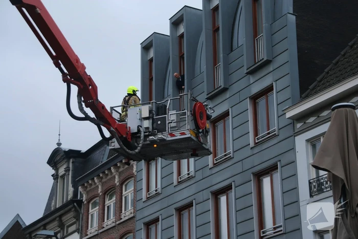 Grote uitslaande brand in appartement
