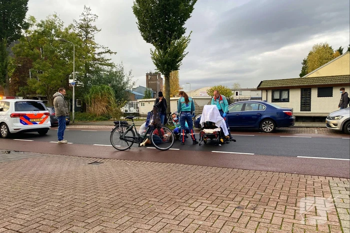 Fietsster en automobilist botsen op elkaar