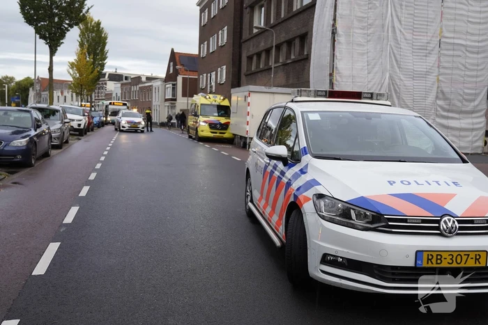Fietsster en automobilist botsen op elkaar