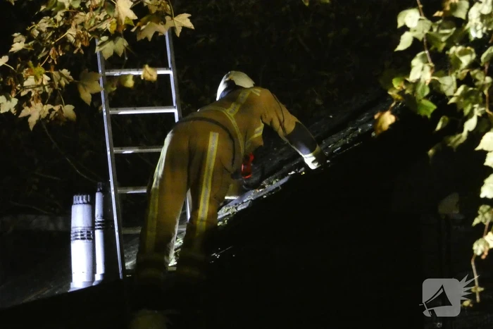 Brandweer blust brand in bed and breakfast huis