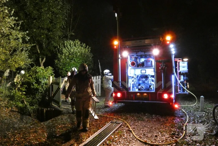 Brandweer blust brand in bed and breakfast huis