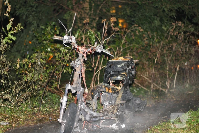 Tweewieler door brand verwoest