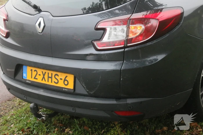 Bestelbus en twee auto's betrokken bij botsing