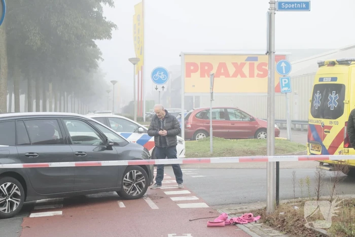 Brommerrijdster gewond bij aanrijding met auto op Calveen