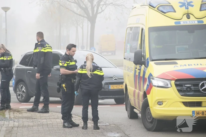 Brommerrijdster gewond bij aanrijding met auto op Calveen