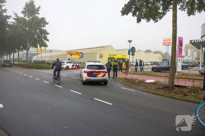 Brommerrijdster gewond bij aanrijding met auto op Calveen