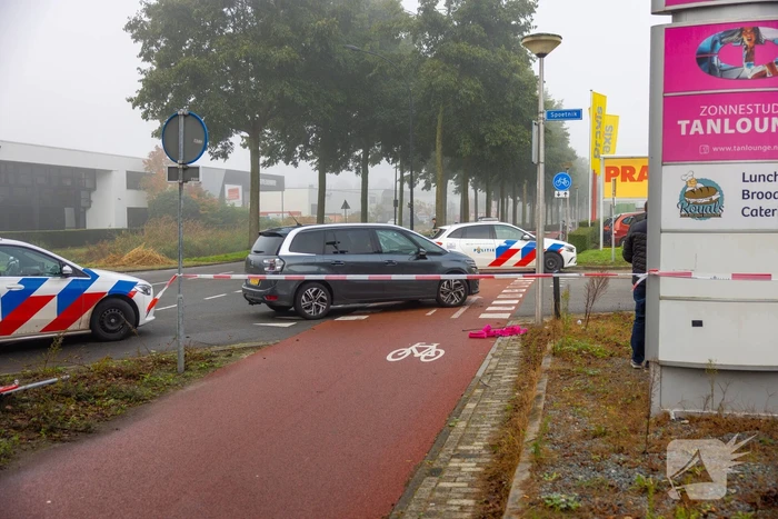Brommerrijdster gewond bij aanrijding met auto op Calveen