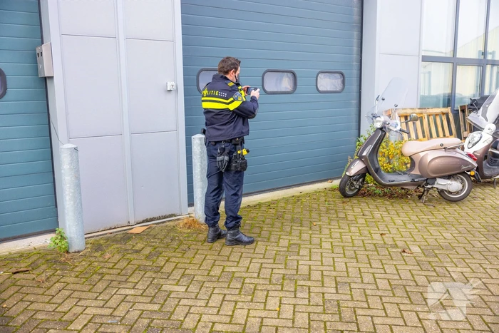 Brommerrijdster gewond bij aanrijding met auto op Calveen