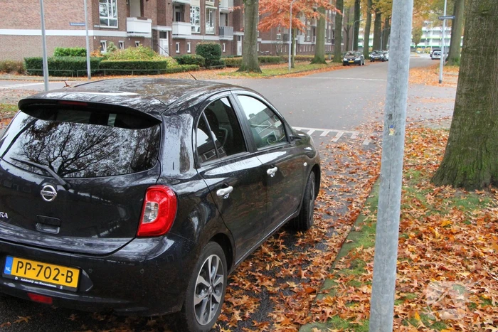 Spiegel aan diggelen na botsing met fietsster