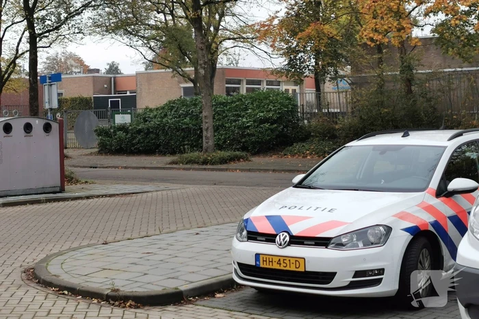 Meerdere panden beklad met leuzen