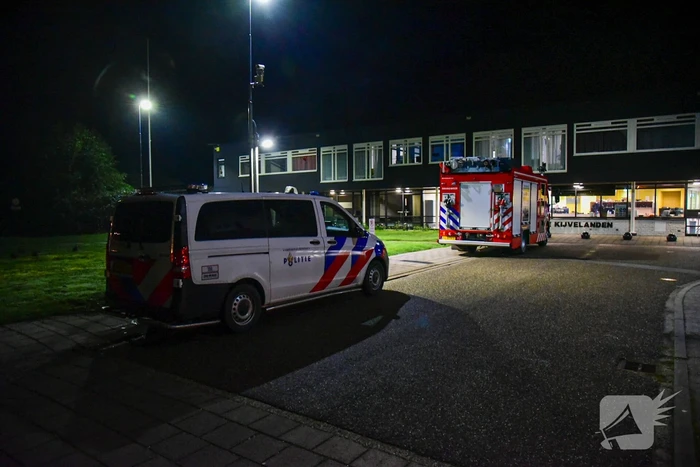 Gedetineerde steekt cel in brand