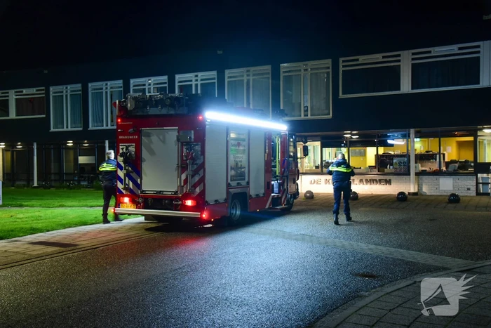 Gedetineerde steekt cel in brand
