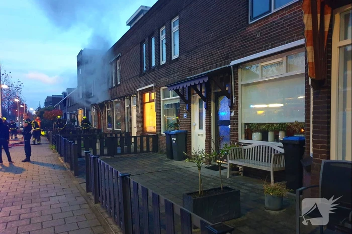 Veel rook uit woning door brand