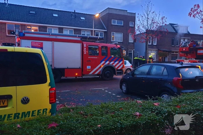 Veel rook uit woning door brand