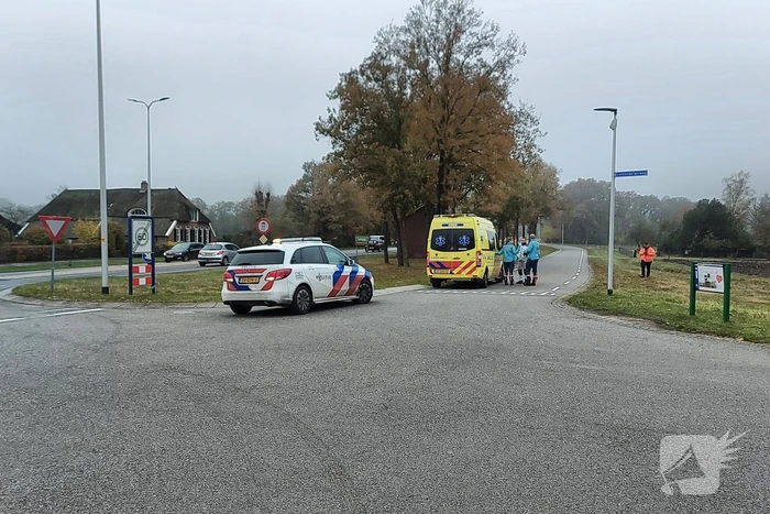 Bestelbus en personenwagen botsen op provinciale weg