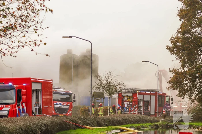 Brand in leegstaande kippenstal