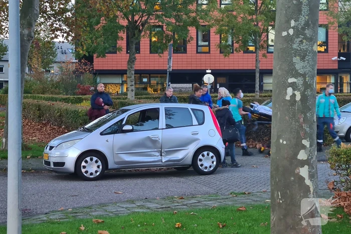 Persoon gewond bij botsing tussen twee auto's