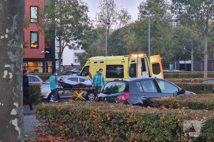 Persoon gewond bij botsing tussen twee auto's