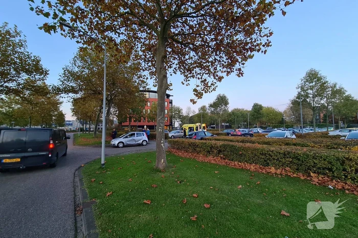 Persoon gewond bij botsing tussen twee auto's