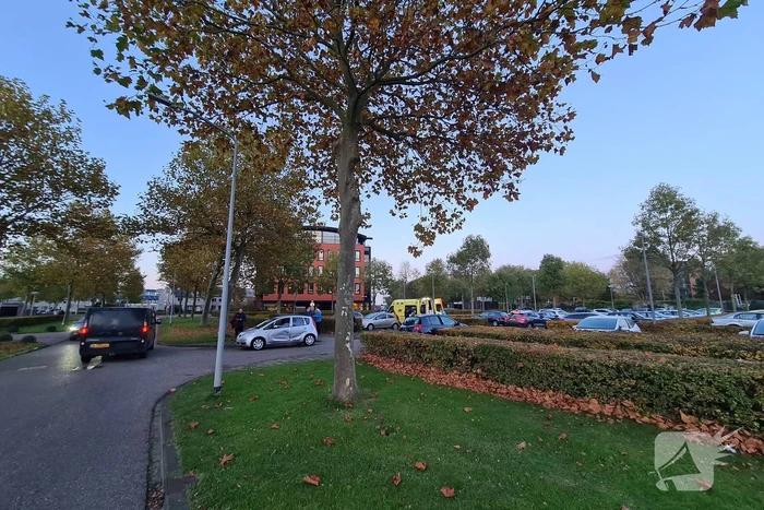 Persoon gewond bij botsing tussen twee auto's