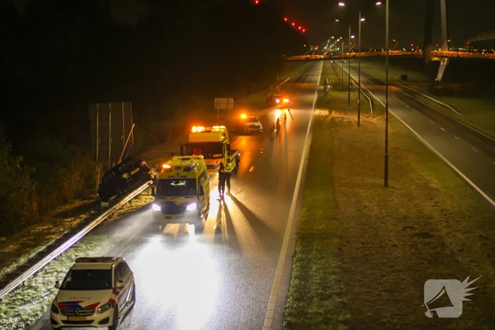 Automobilist eindigt op vangrail