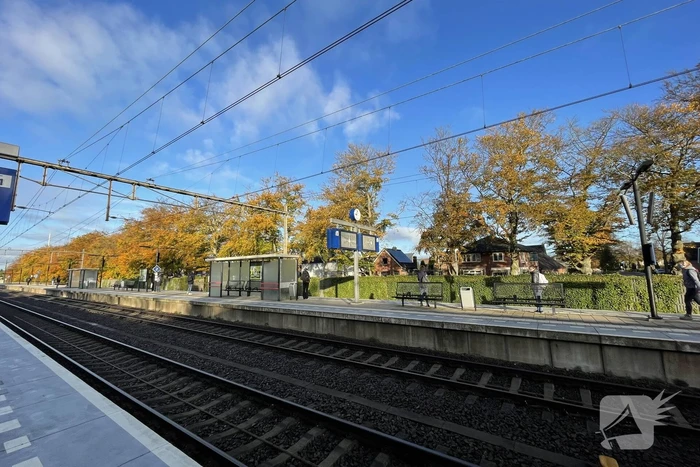 Beeldschermen van station vernield