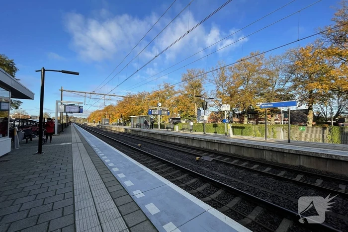 Beeldschermen van station vernield