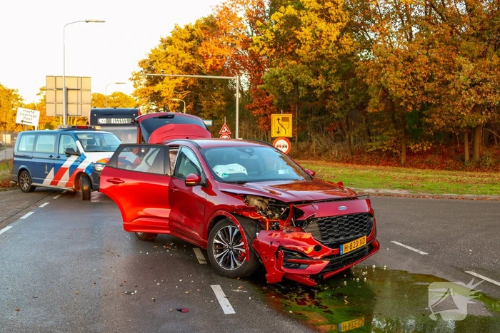 Flinke schade bij ongeval tussen twee auto's
