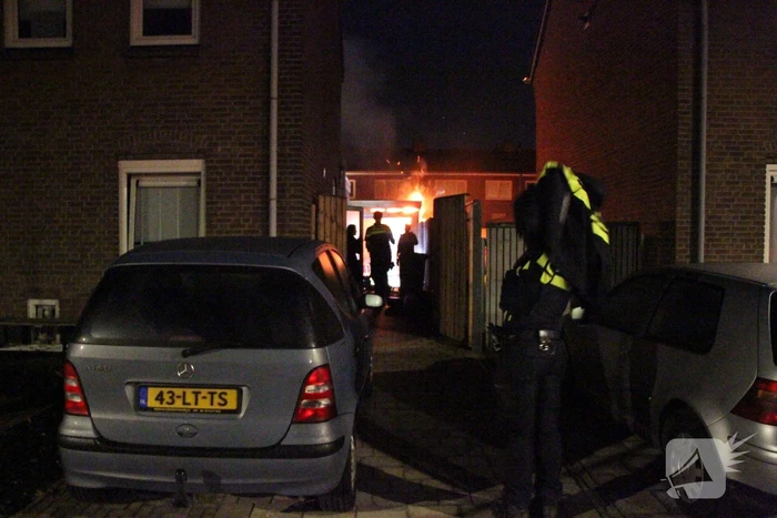 Veel schade door brand in terrasoverkapping