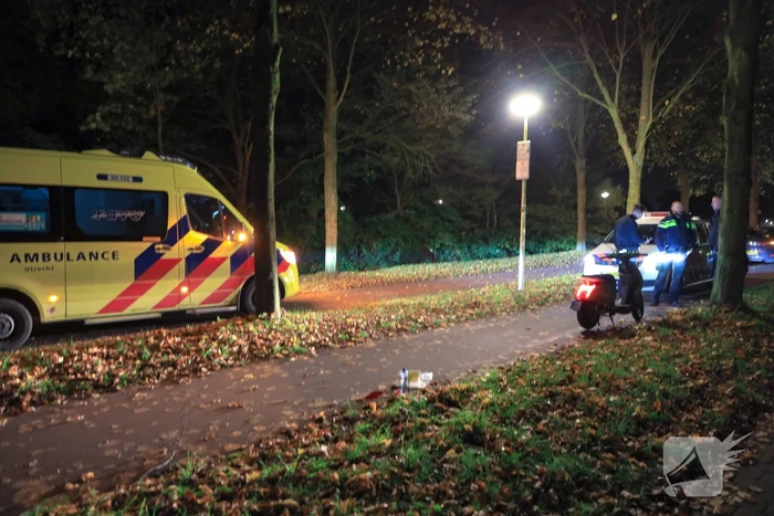 Bestuurder Go Sharing-scooter onderuit op fietspad