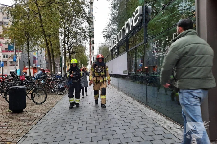 Brandweer doet onderzoek naar hinderlijke lucht in sporthal