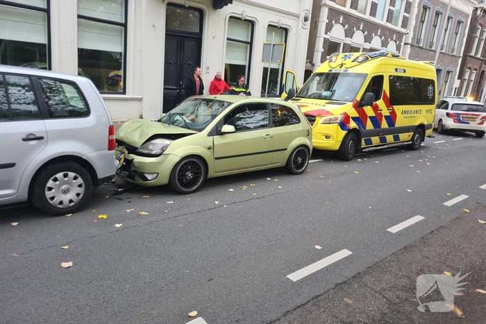 Schade na ongeval tussen drie voertuigen