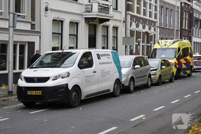 Schade na ongeval tussen drie voertuigen