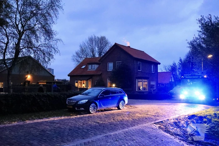 Vonken zichtbaar bij brand in schoorsteen