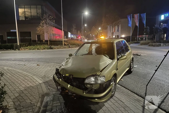 Flinke schade bij aanrijding tussen twee auto's
