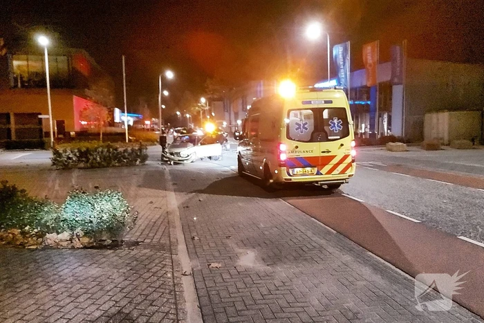 Flinke schade bij aanrijding tussen twee auto's