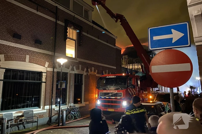 Zeer grote brand op dakterras