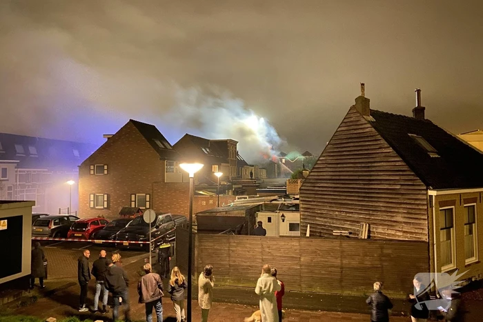 Zeer grote brand op dakterras