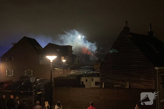 Zeer grote brand op dakterras