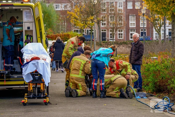 Kind bevrijdt uit bakfiets door brandweer