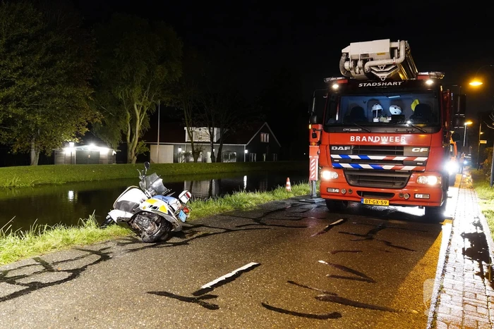 Zoekactie na aangetroffen scooter in het water