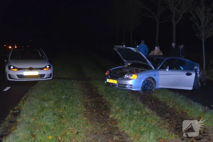 Auto raakt van de weg na uitwijkactie