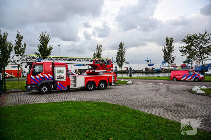 Dikke rookwolken bij uitslaande brand in verdeelstation