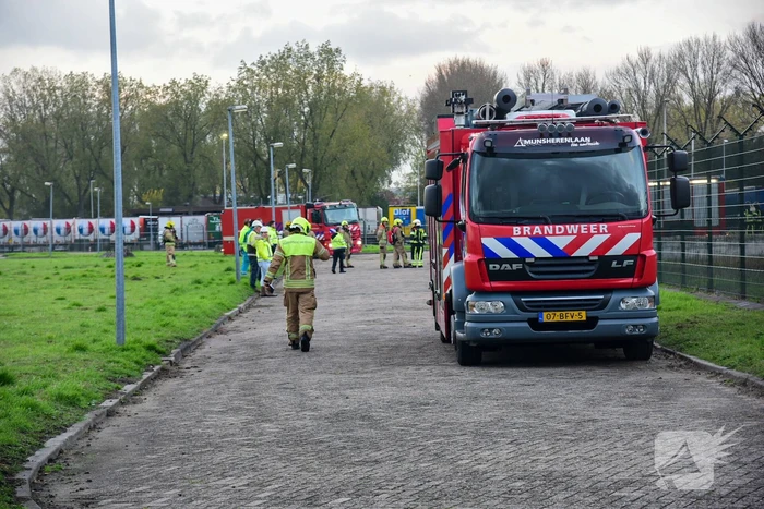 Dikke rookwolken bij uitslaande brand in verdeelstation